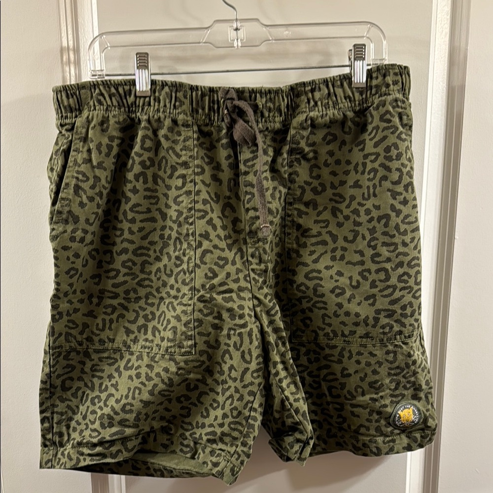 Dark Seas green leopard drawstring shorts size XL